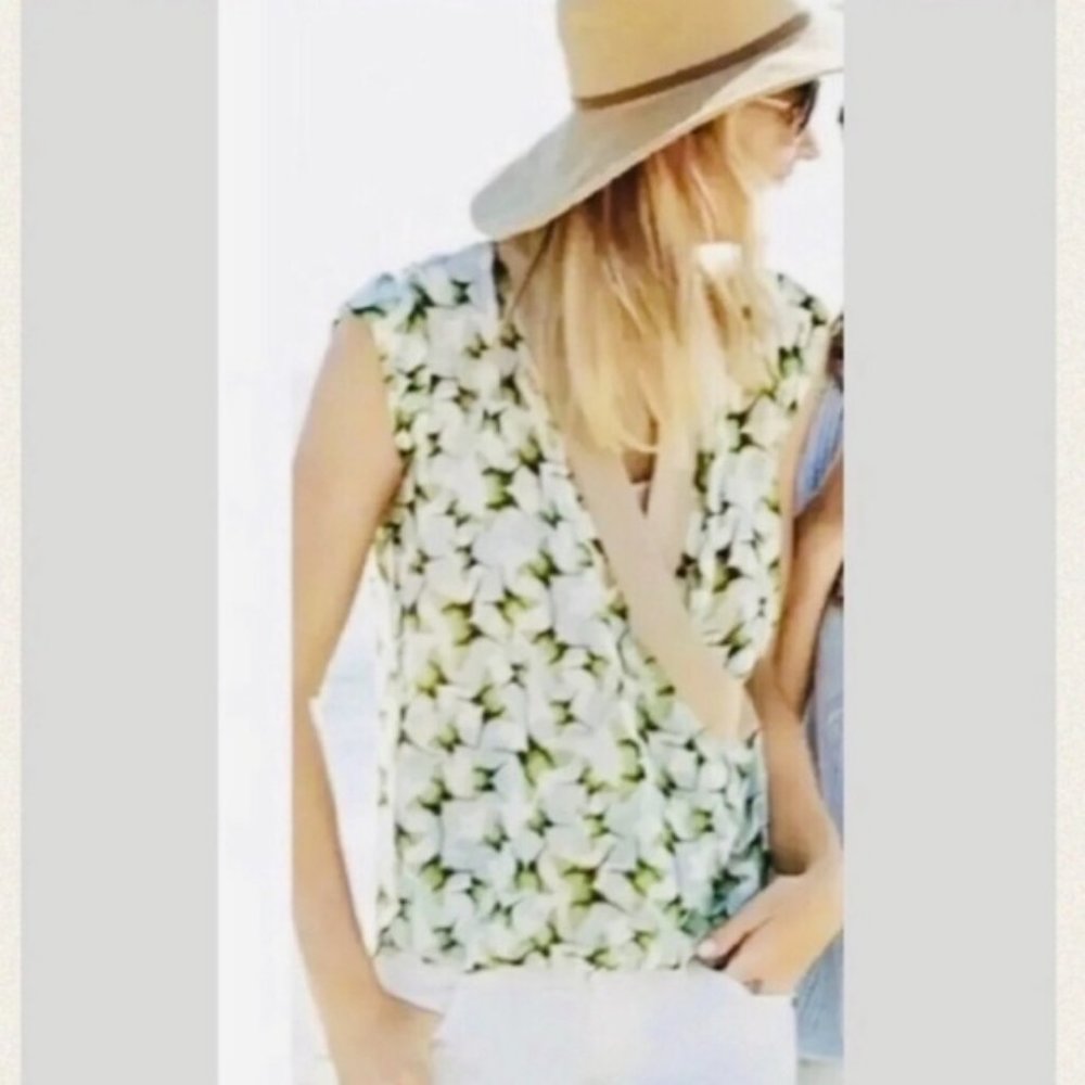 Cabi Butterfly Wrap Top – Size Large. GUC